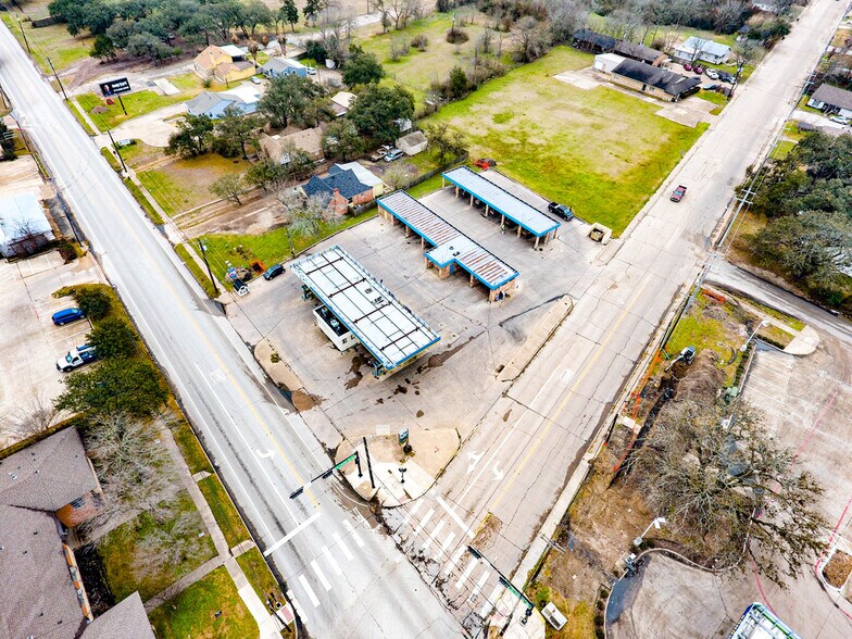 More Photos Of 2100 S College Ave, Bryan Service Station For Sale
