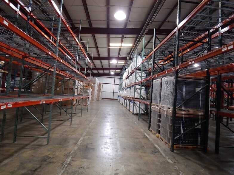 More Photos Of 2800 SE Enterprise Dr, Grimes Warehouse For Lease