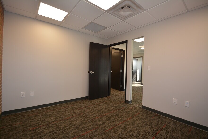 More Photos Of 6595 W 14th Ave, Lakewood Office For Lease