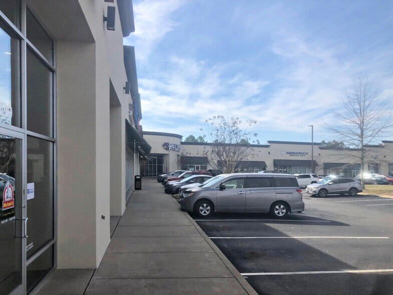 More Photos Of 2690 Madison St, Clarksville Storefront Retail Office For Lease