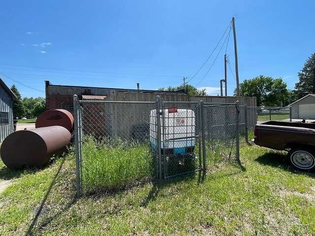 More Photos Of 402 E Main St, Chambers Service Station For Sale