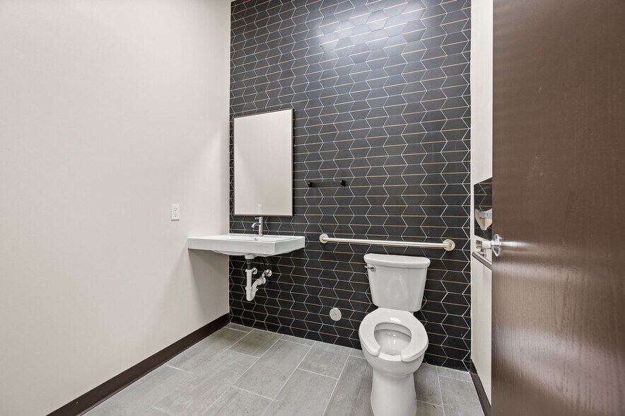 More Photos Of 5708 Colleyville Blvd, Colleyville Medical For Lease