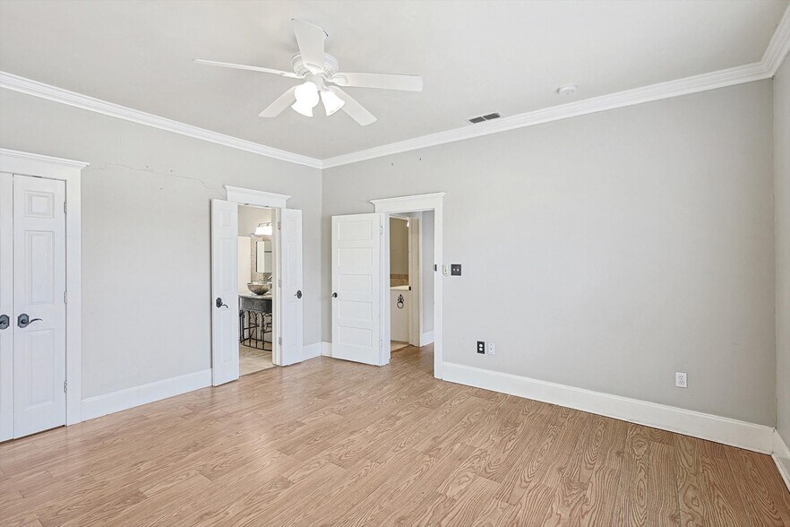 More Photos Of 111 S Pine St, Roanoke General Retail For Sale