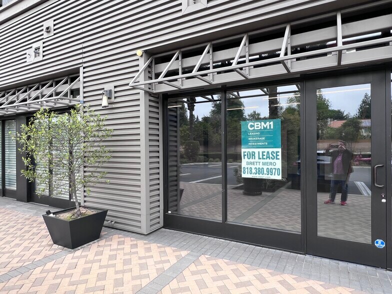 More Photos Of 9400 Corbin Ave, Northridge Apartments For Lease