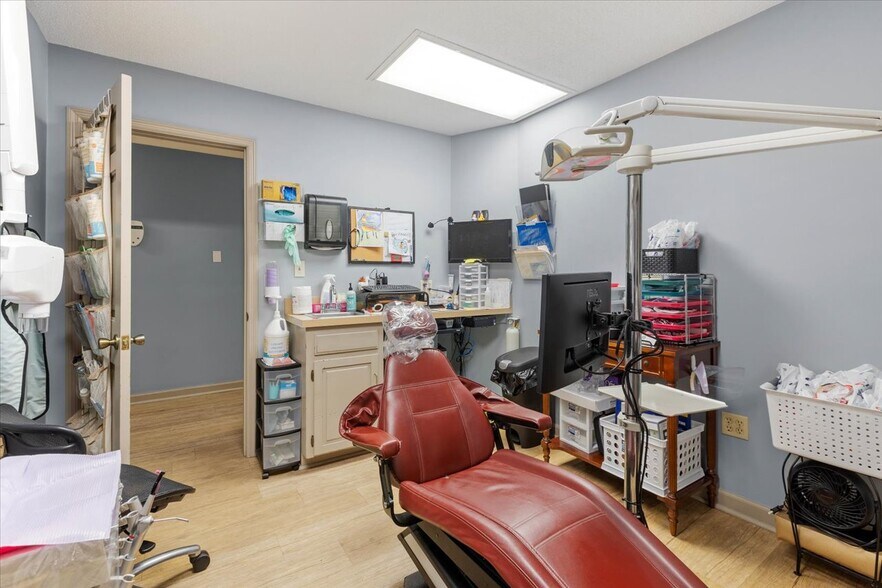 More Photos Of 235-237 John Knox Rd, Tallahassee Medical For Sale