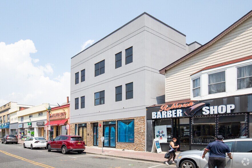 Primary Photo Of 87-89 S Main St, Freeport Apartments For Lease