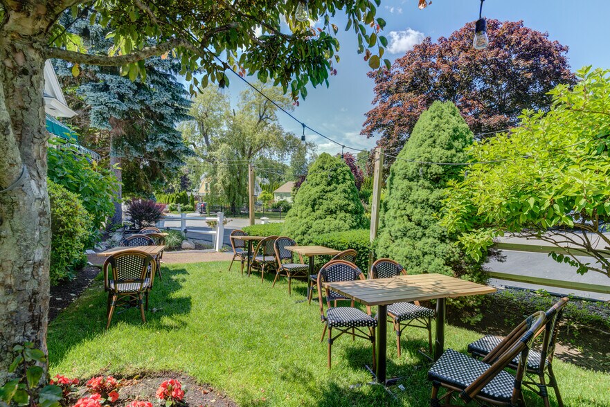 More Photos Of 200 Shore Rd, Ogunquit Restaurant For Sale