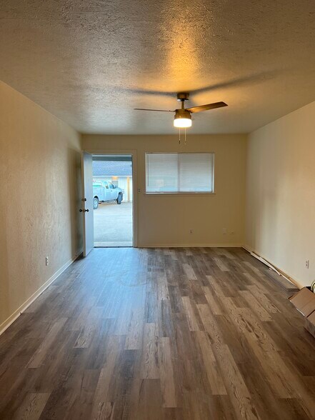 More Photos Of 111 S Broadway St, Bells Apartments For Sale