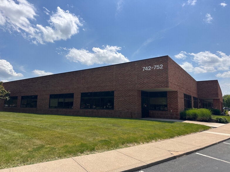 Primary Photo Of 742-762 Brooksedge Plaza Dr, Westerville Flex For Lease