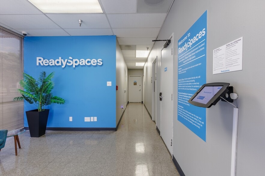 More Photos Of 11410-11420 Mathis Ave, Farmers Branch Distribution For Lease