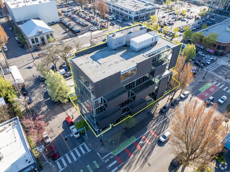 More Photos Of 524-542 E Burnside St, Portland Office For Sale