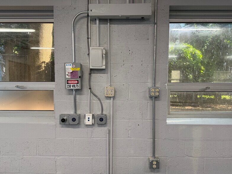 More Photos Of 53 Hancock St, Stratford Manufacturing For Lease