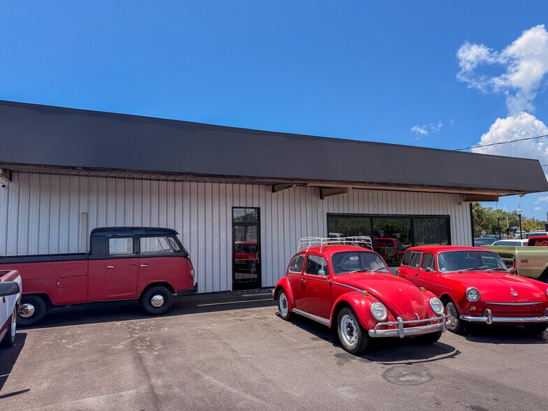 More Photos Of 1401 Barrancas Ave, Pensacola Showroom For Sale