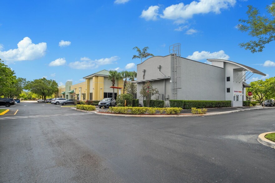 More Photos Of 10101-10181 W Commercial Blvd, Fort Lauderdale Unknown For Lease