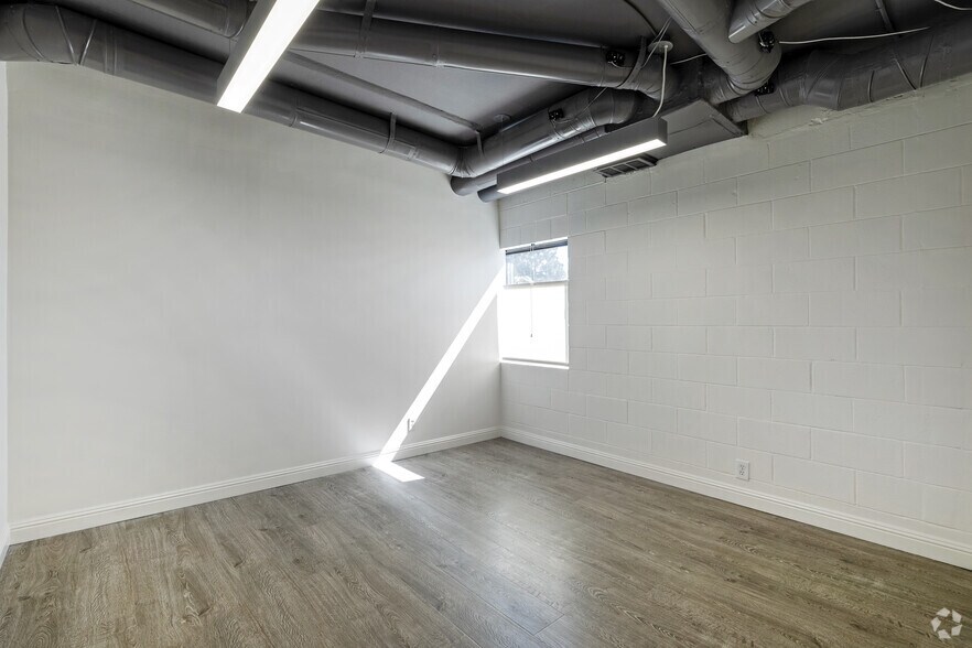 More Photos Of 520 S Sepulveda Blvd, Los Angeles Office For Lease
