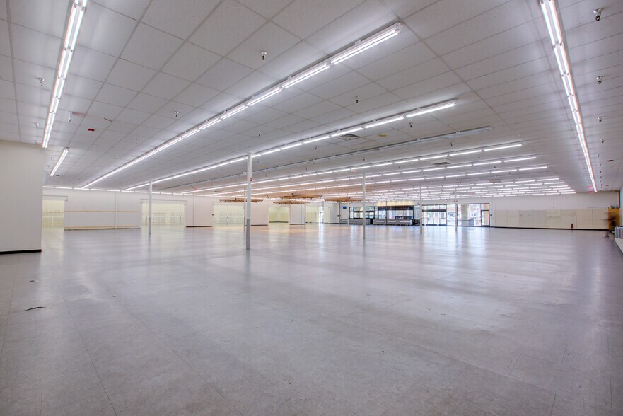 More Photos Of 1717 Oakdale Rd, Modesto Unknown For Lease