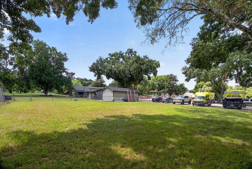 More Photos Of 9326 Kay Ln, Houston Office Residential For Sale