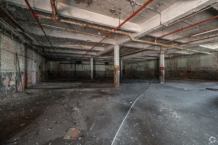 More Photos Of 40 E Garfield Blvd, Chicago Flex For Sale