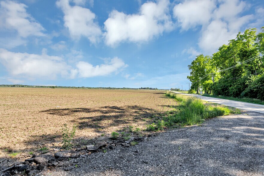 More Photos Of 41W597 US Highway 20, Hampshire Flex For Sale