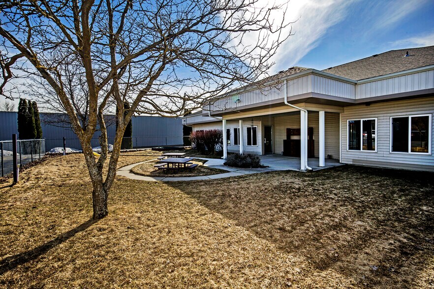 More Photos Of 137 McGhee Rd, Kootenai Storefront Retail Office For Sale