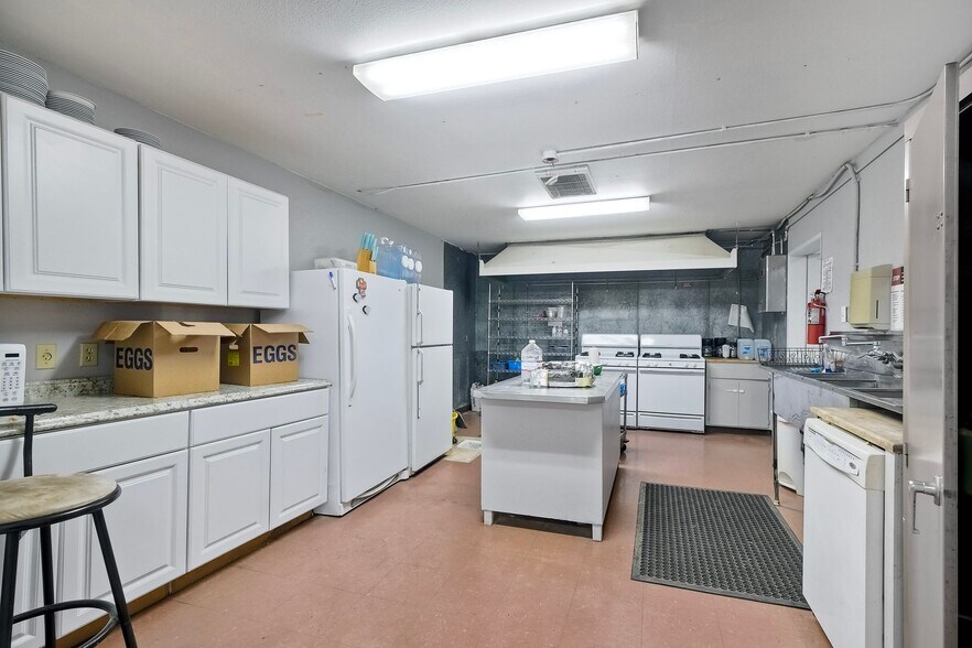 More Photos Of 855 Barham Dr, San Marcos Religious Facility For Lease