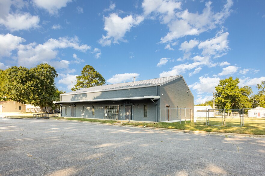 More Photos Of 420 Paul St, Rocky Mount Specialty For Lease
