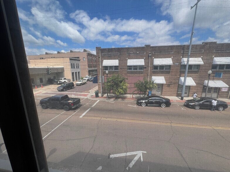 More Photos Of 305 W Market St, Greenwood Office Residential For Sale