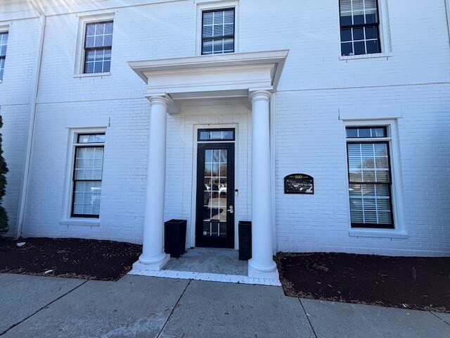 More Photos Of 8119 Isabella Ln, Brentwood Medical For Lease