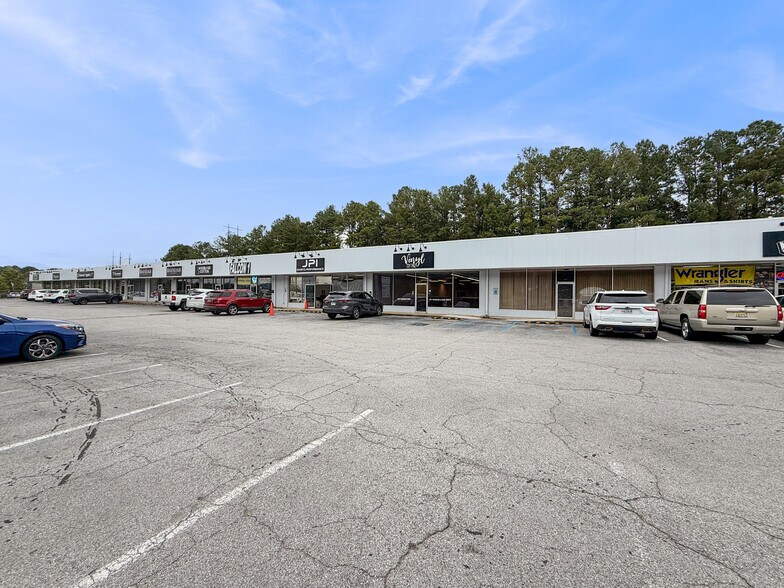 Primary Photo Of 200-240 McFarland Blvd, Northport General Retail For Lease
