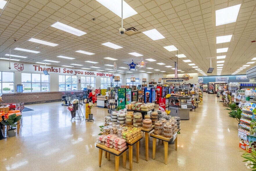 More Photos Of 208 E Mcintyre St, Mullins Supermarket For Sale