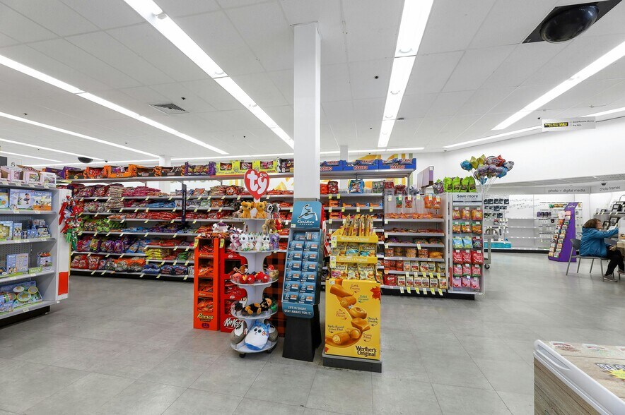 More Photos Of 406 E Madison Ave, Dumont Unknown For Lease