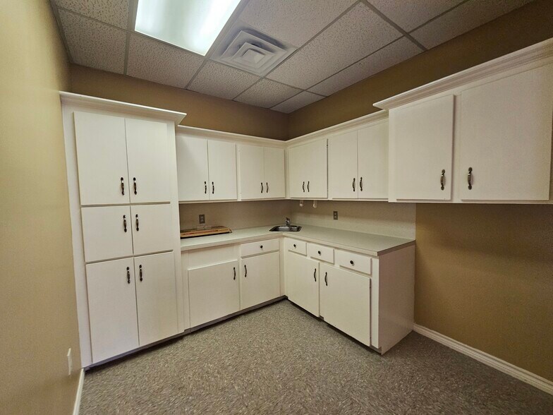 More Photos Of 14741 Pebble Bend Dr, Houston Loft Creative Space For Lease