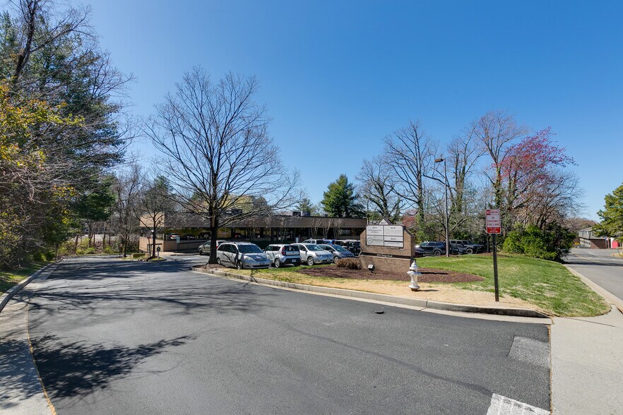 More Photos Of 8917 Fargo Rd, Richmond Office For Lease