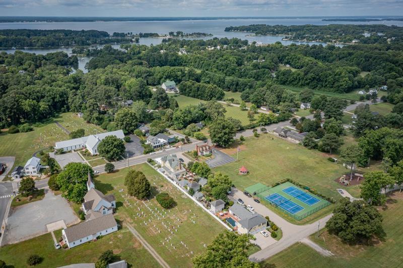 More Photos Of 65 Tavern Rd, Irvington Hotel For Sale