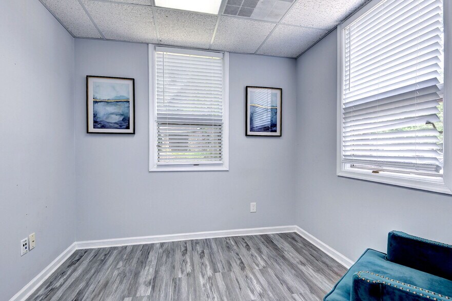 More Photos Of 1313 Jamestown Rd, Williamsburg Office For Sale