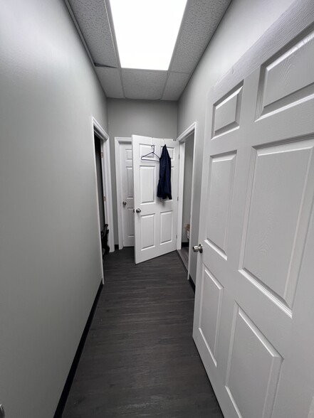 More Photos Of 5316 Lena Rd, Bradenton Light Distribution For Lease