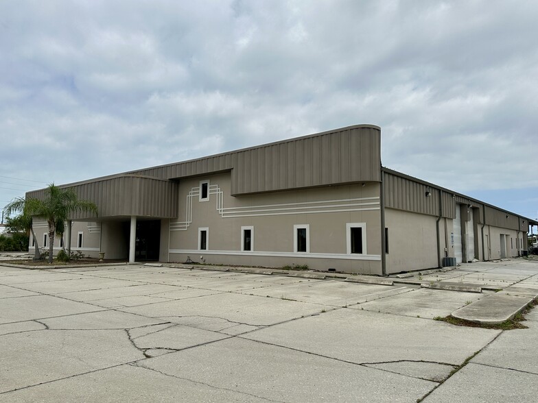 Primary Photo Of 4625-4637 Panorama Ave, Holiday Warehouse For Lease