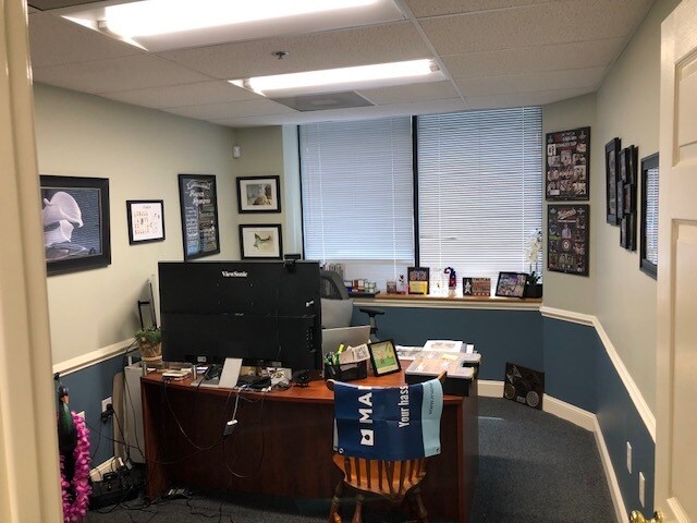 More Photos Of 45681 Oakbrook Ct, Sterling Flex For Sale