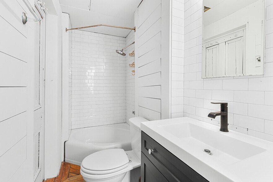 More Photos Of , Sag Harbor General Retail For Sale