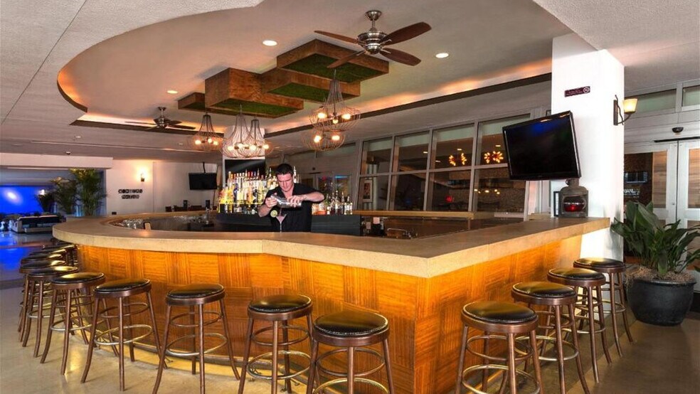 More Photos Of 1458 Ocean Dr, Miami Beach Hotel For Lease