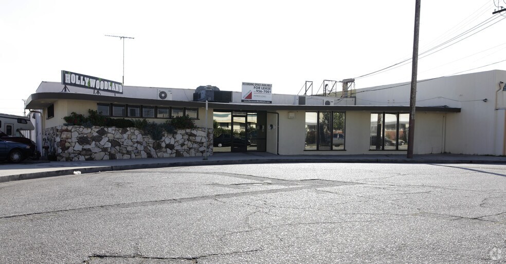 More Photos Of 11300 Hartland St, North Hollywood Warehouse For Lease