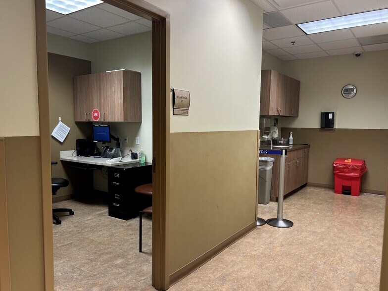 More Photos Of 2727 Franklin Rd SW, Roanoke Medical For Lease