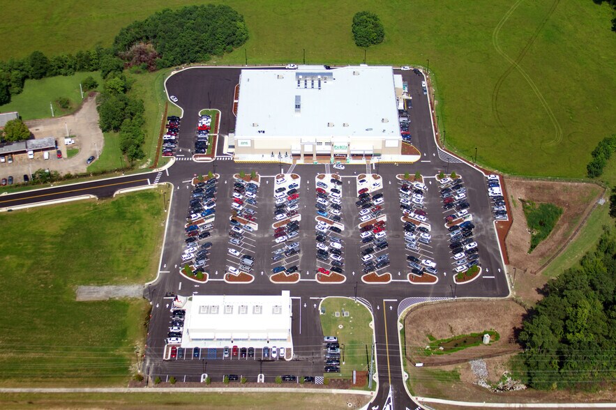 More Photos Of 5039 US Highway 231, Wetumpka Supermarket For Sale