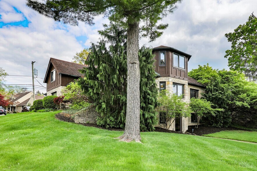 More Photos Of 5760 N High St, Worthington Office For Lease