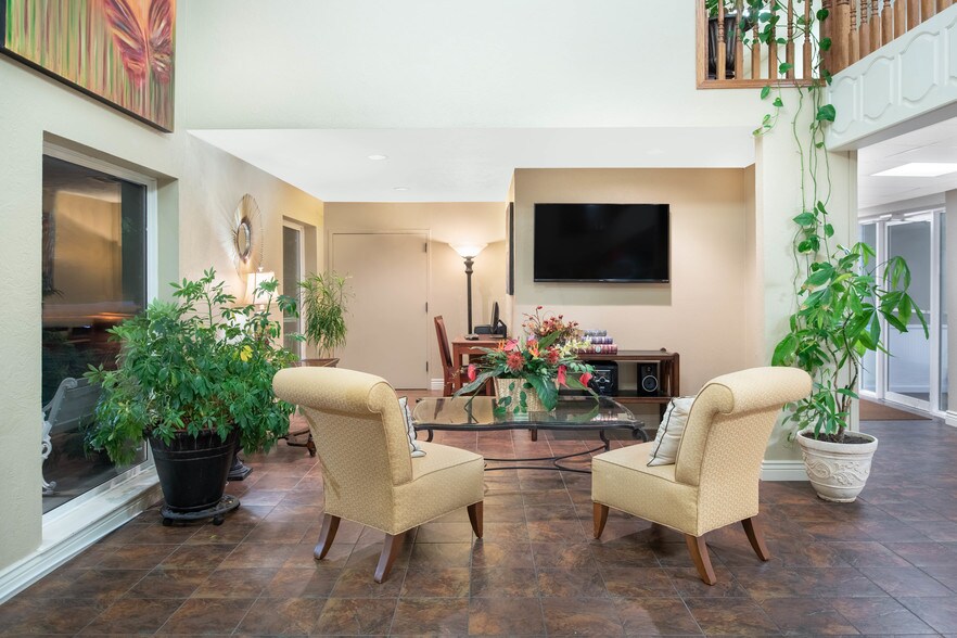 More Photos Of 3010 Green Mountain Dr, Branson Hotel For Sale