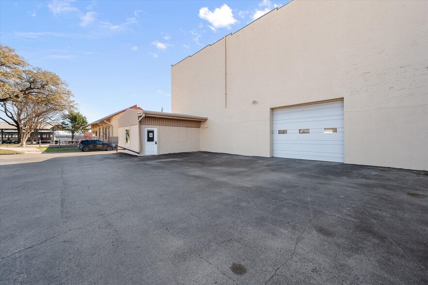 More Photos Of 308 S Beaton St, Corsicana Office For Sale