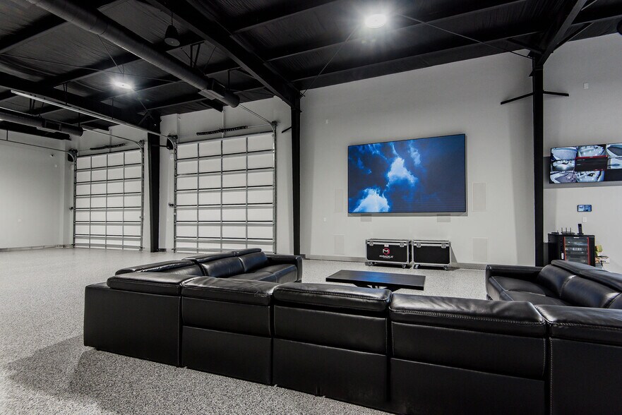 More Photos Of 1551 E World Blvd, Fort Mohave Showroom For Sale