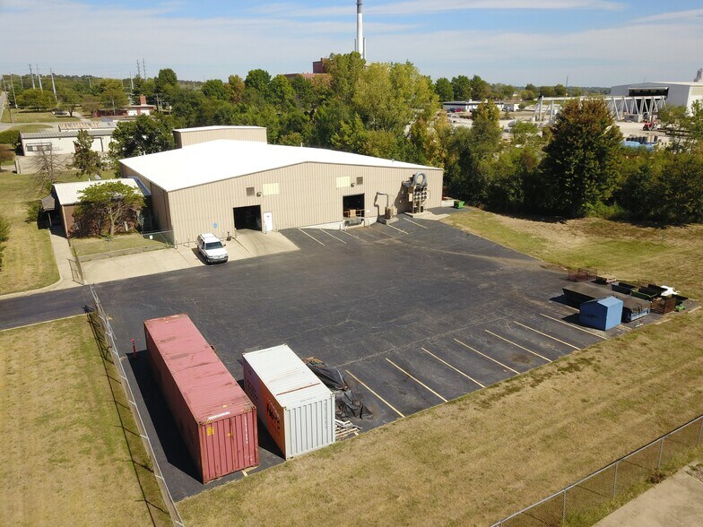 More Photos Of 1211 S Powell Rd, Independence Manufacturing For Lease