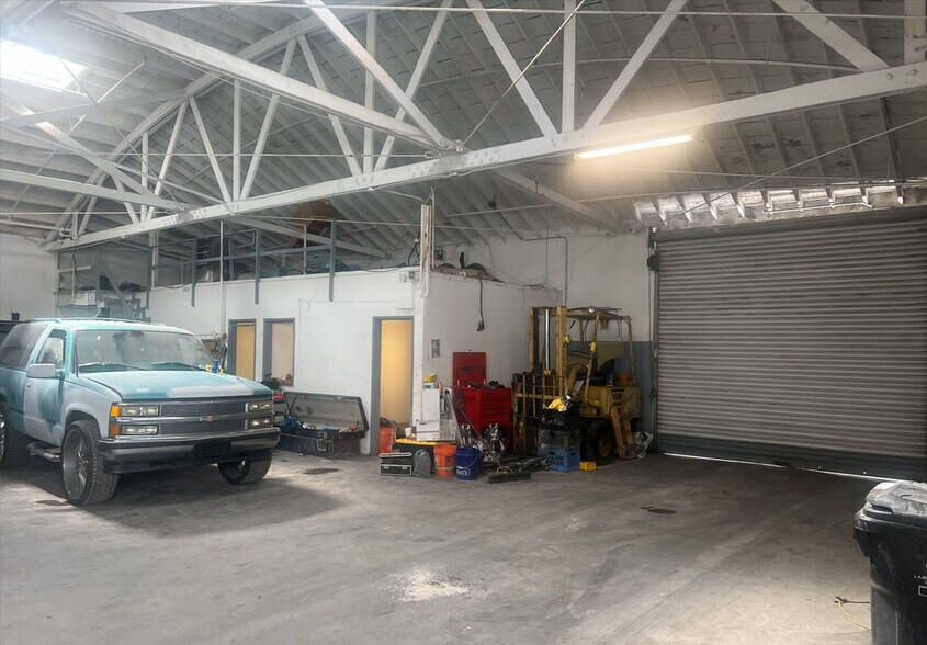 More Photos Of 6740 Crenshaw Blvd, Los Angeles Auto Repair For Lease