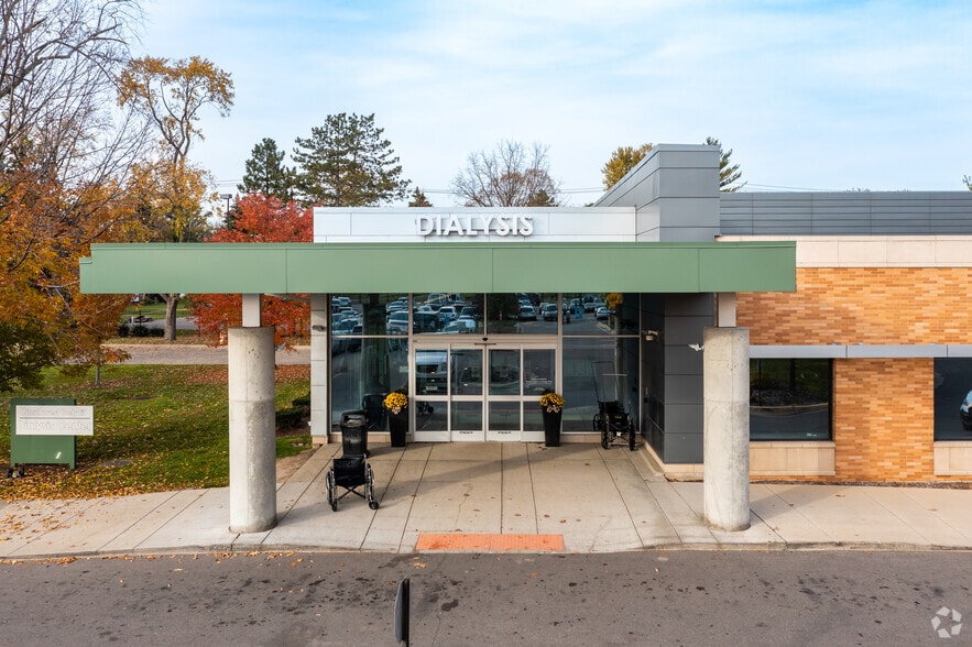 More Photos Of 7800 W Outer Dr, Detroit Medical For Lease